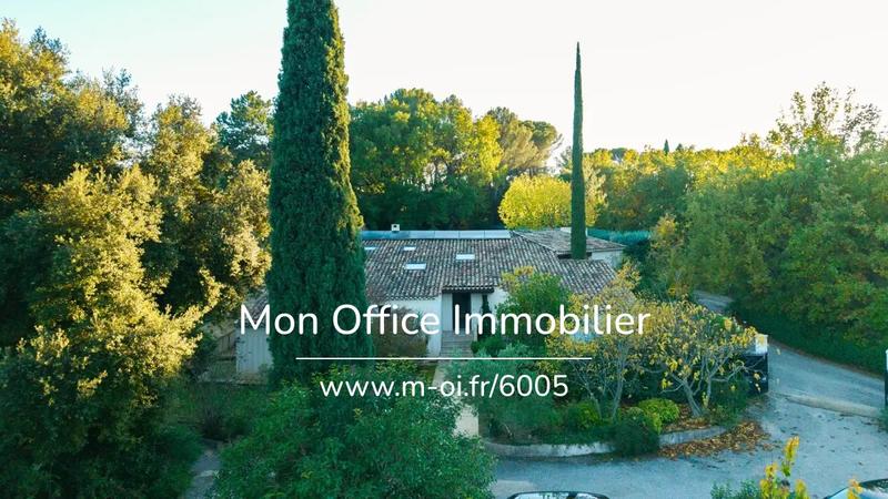 Maison - 275 m² - 10 pièces