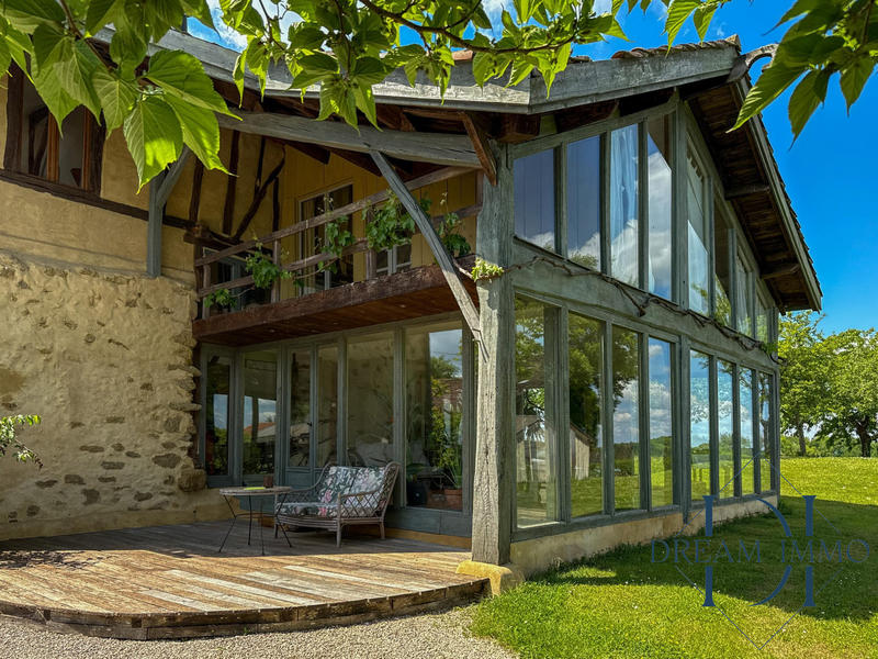 Maison - 704 m² - 22 pièces