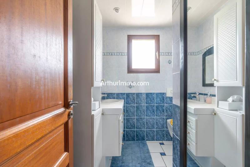 Maison - 200 m² - 8 pièces