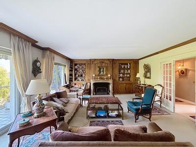 Appartement - 200 m² - 6 pièces