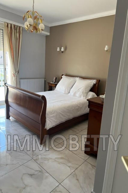 Maison - 180 m² - 6 pièces