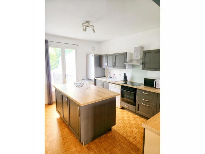 Maison - 180 m² - 10 pièces