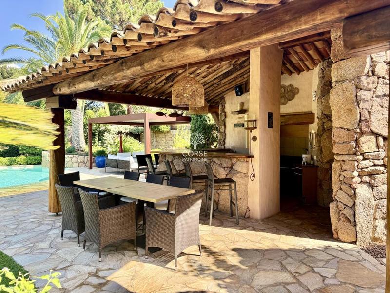 Propriété - 242 m² - 7 pièces