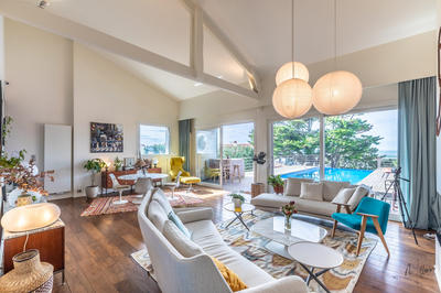 Maison - 330 m² - 10 pièces