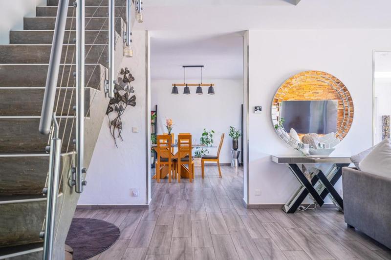 Maison - 260 m² - 8 pièces