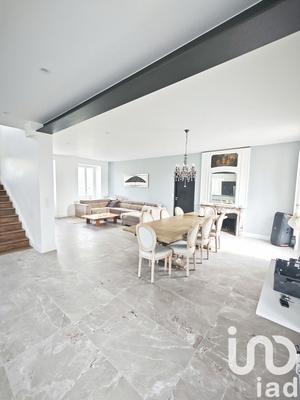 Château - 215 m² - 6 pièces