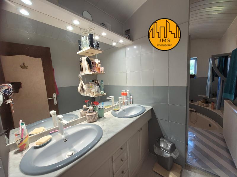 Maison - 215 m² - 8 pièces