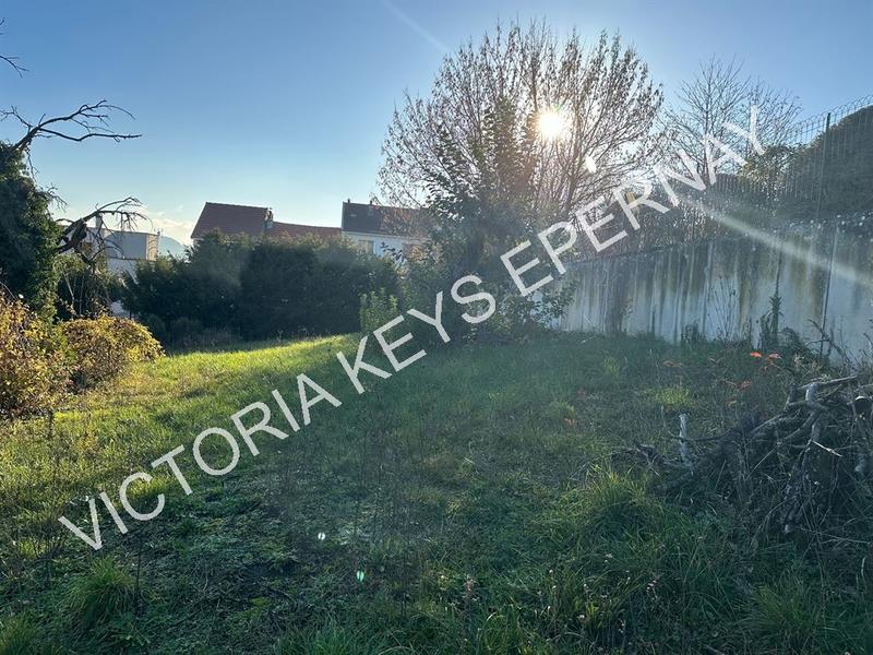 Terrain constructible - 593 m²