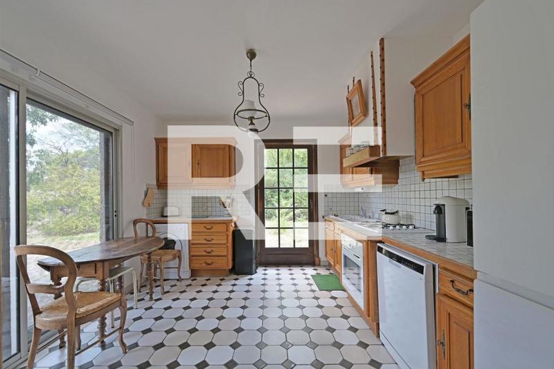 Maison - 238 m² - 7 pièces