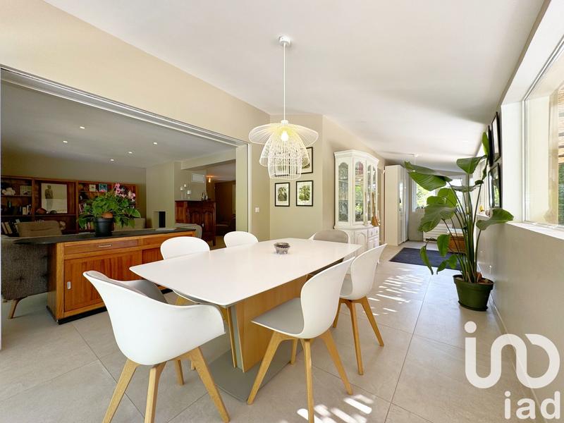 Maison - 250 m² - 8 pièces