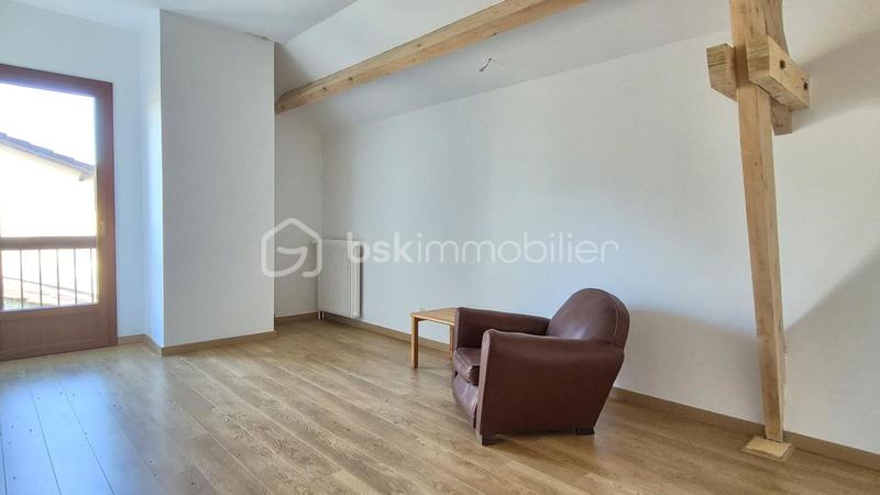 Maison traditionnelle - 201 m² - 7 pièces