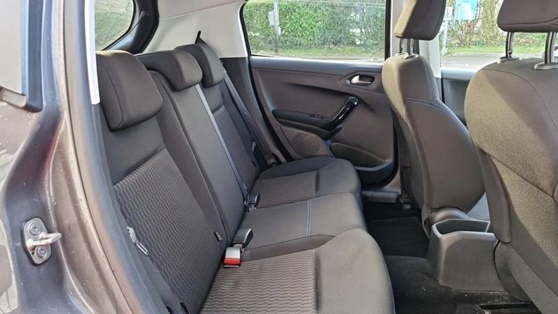 Peugeot 208 Bluehdi 100 s&amp;S Signature