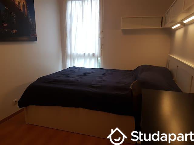 Chambre - 12 m² - 1 pièce