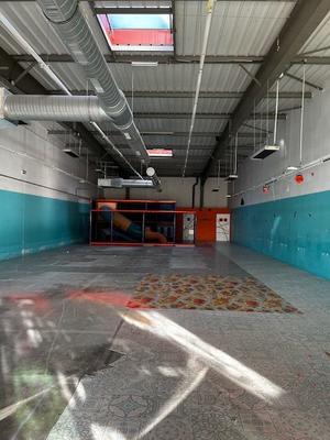 Local commercial - 303 m²