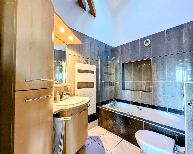 Appartement - 96 m² - 3 pièces