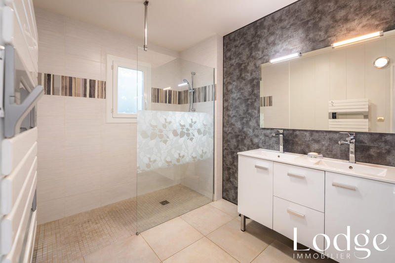 Maison traditionnelle - 180 m² - 6 pièces