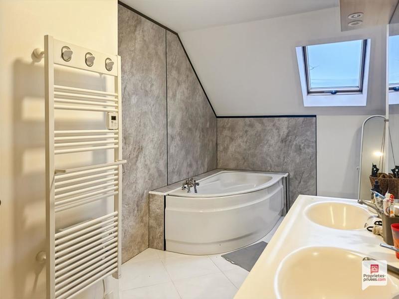 Maison - 194 m² - 8 pièces