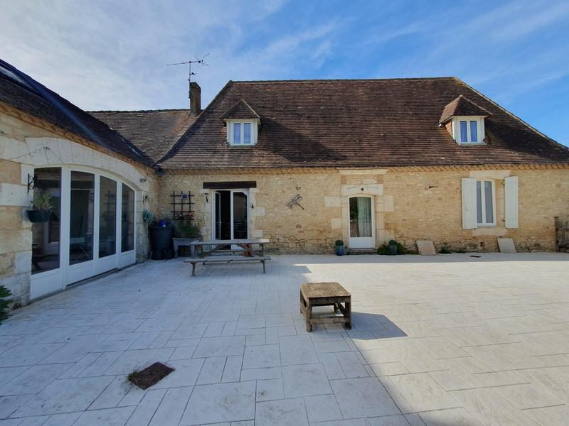 Maison traditionnelle - 485 m² - 22 pièces