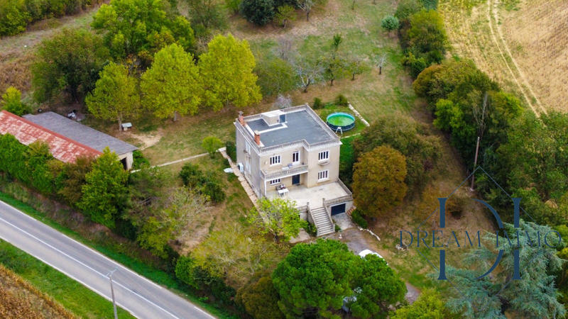 Maison - 204 m² - 8 pièces