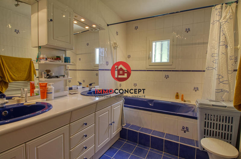 Villa - 250 m² - 8 pièces