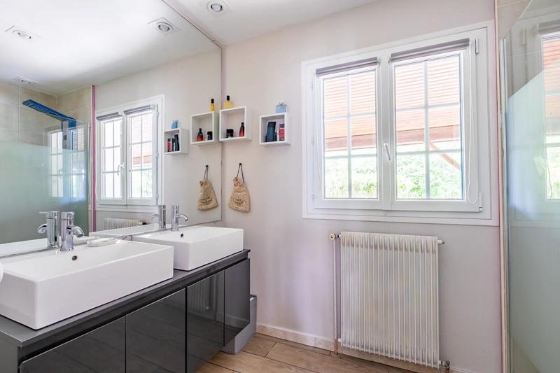 Maison - 258 m² - 8 pièces