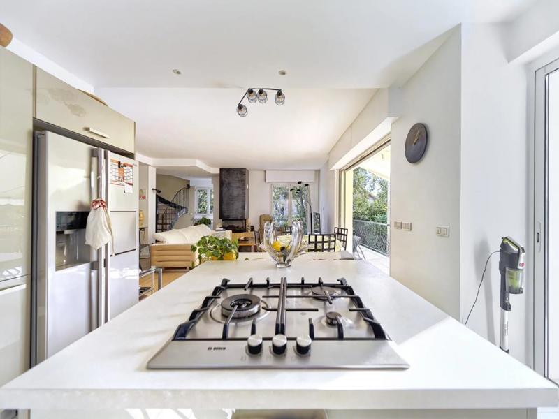 Villa - 215 m² - 6 pièces