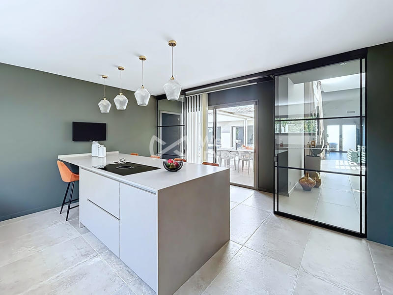 Villa - 220 m² - 5 pièces