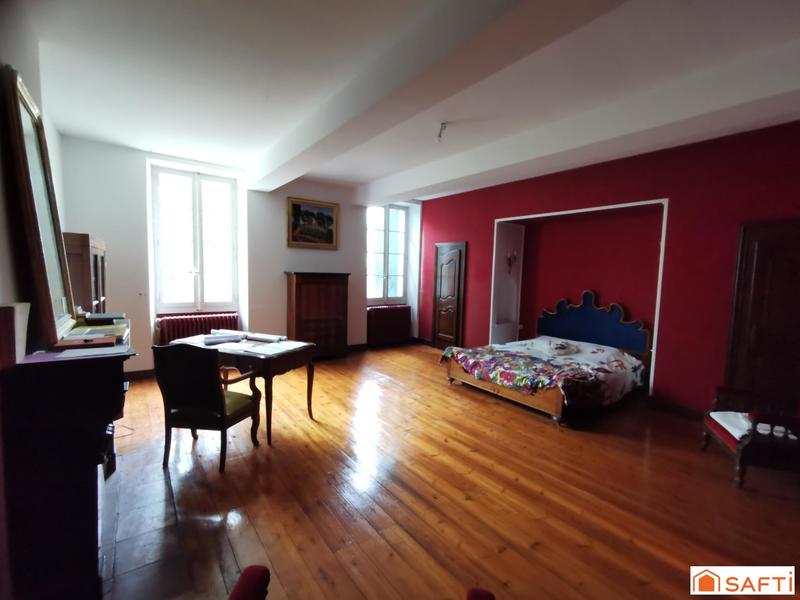 Maison - 410 m² - 10 pièces