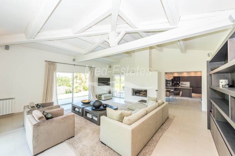 Villa - 261 m² - 6 pièces