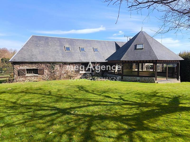 Maison - 220 m² - 7 pièces