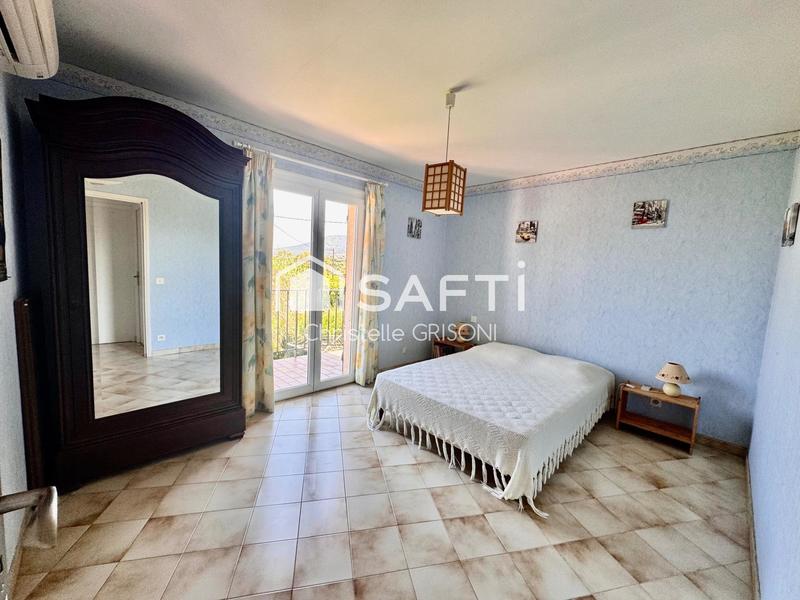 Maison - 210 m² - 6 pièces