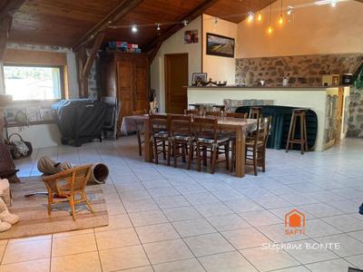 Maison - 210 m² - 6 pièces