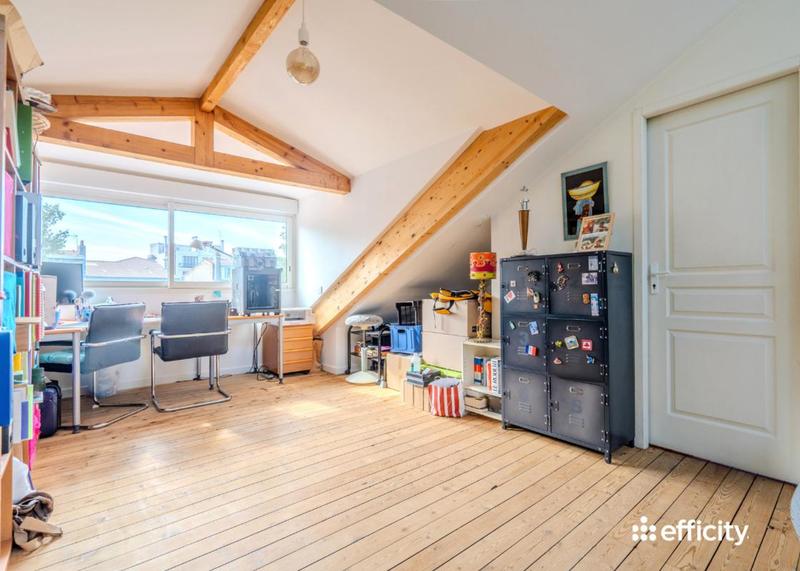 Maison bourgeoise - 250 m² - 8 pièces