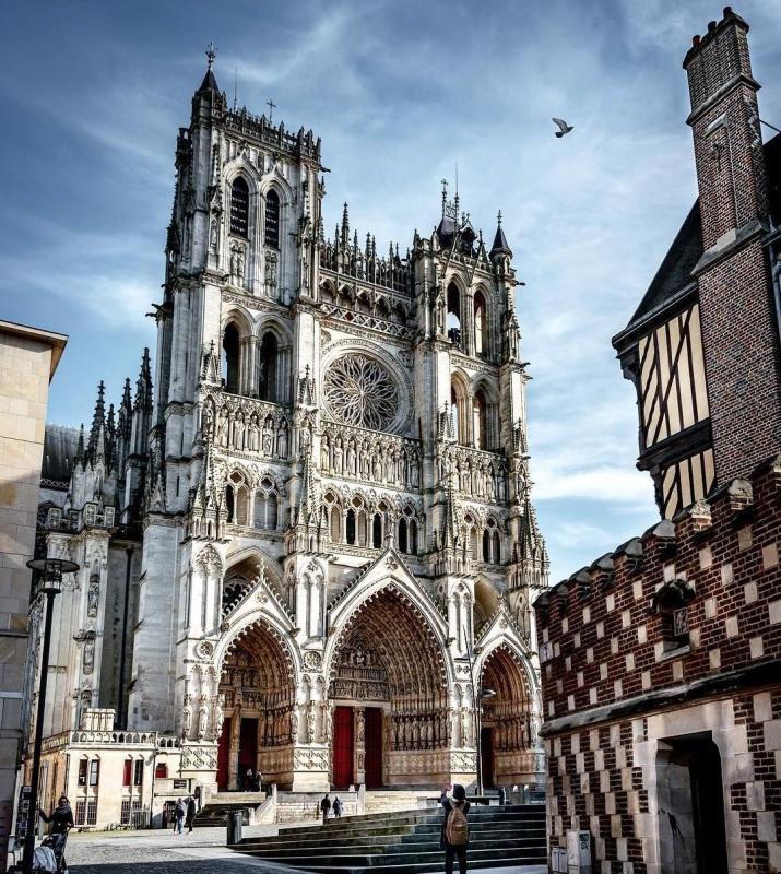 Maison - 300 m² - 9 pièces