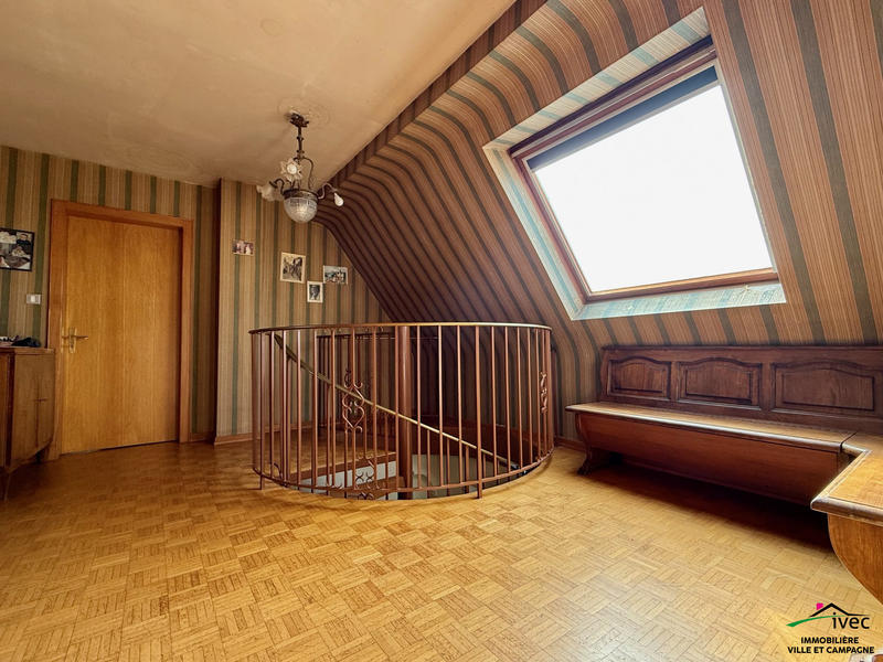 Maison - 213 m² - 7 pièces