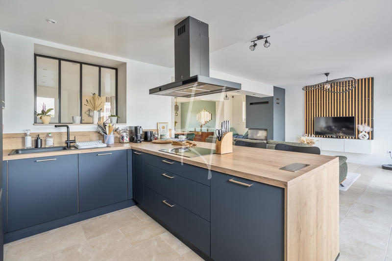 Maison - 200 m² - 7 pièces