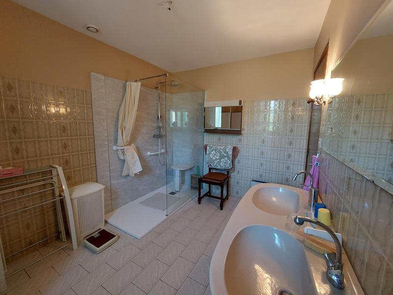 Villa - 216 m² - 9 pièces