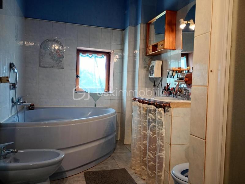 Propriété - 244 m² - 10 pièces