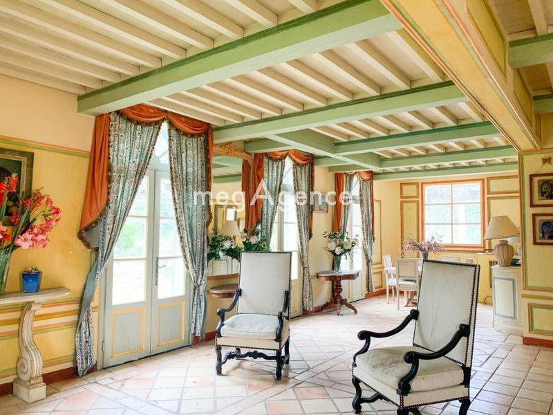 Propriété - 1 000 m² - 12 pièces