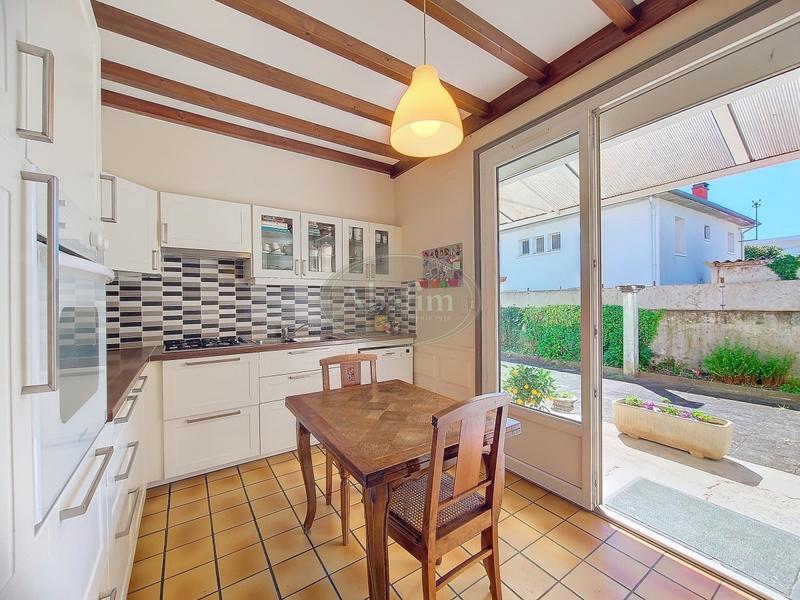 Maison - 254 m² - 9 pièces