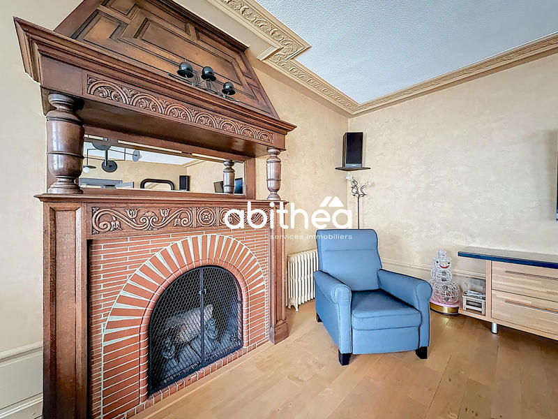 Maison - 305 m² - 9 pièces