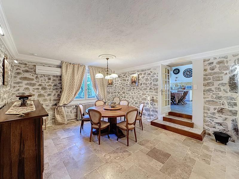 Maison - 397 m² - 8 pièces