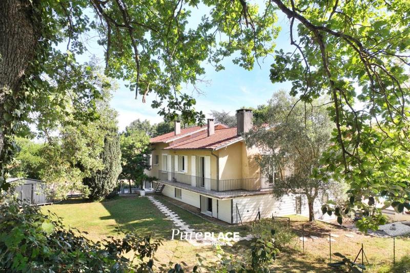 Maison - 384 m² - 5 pièces