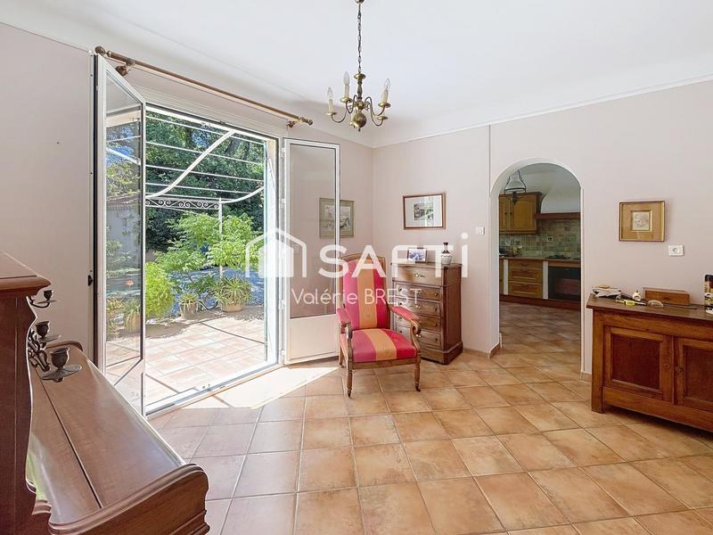 Maison - 220 m² - 9 pièces