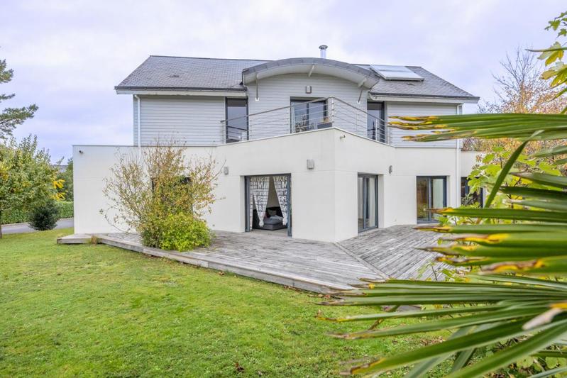 Maison - 208 m² - 8 pièces