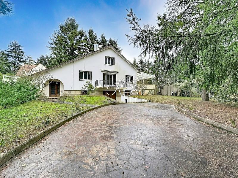 Maison - 230 m² - 10 pièces