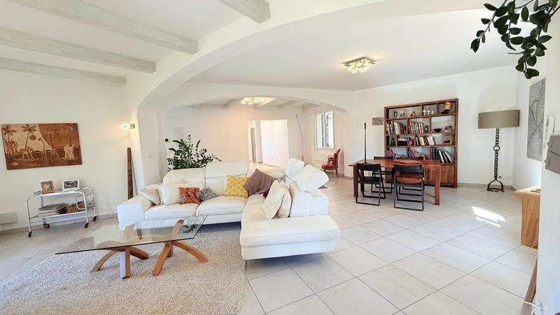 Maison - 185 m² - 7 pièces