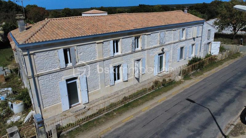 Demeure - 300 m² - 12 pièces