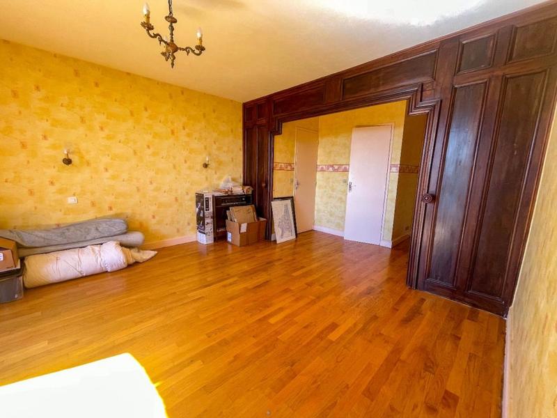 Maison - 224 m² - 12 pièces