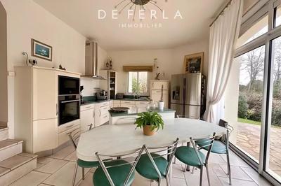 Propriété - 245 m² - 10 pièces